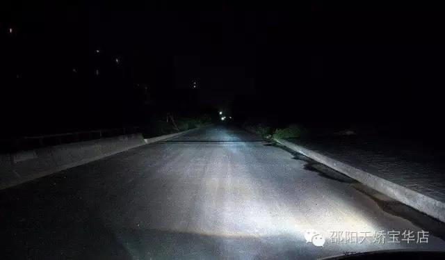 尤其是改過(guò)氙氣大燈的車主們，定期檢查電路，檢查火花塞是否積碳老化，這是很有必要的！