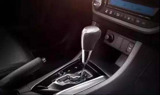 自動(dòng)擋這么開(kāi)，跟自我毀車沒(méi)啥兩樣！